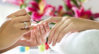 jak wybrać dobry salon manicure